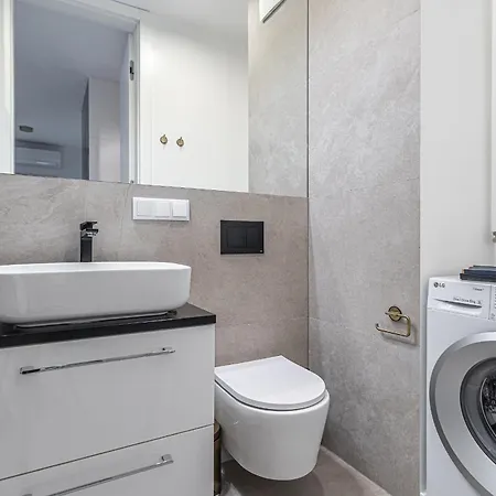 P&o Mennica Ix Apartman *