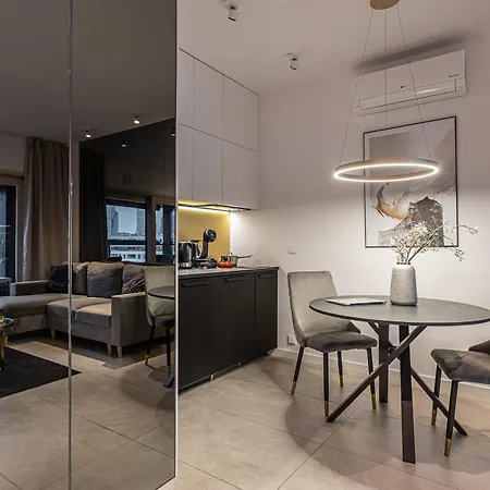 P&o Mennica Ix Apartman Varsó